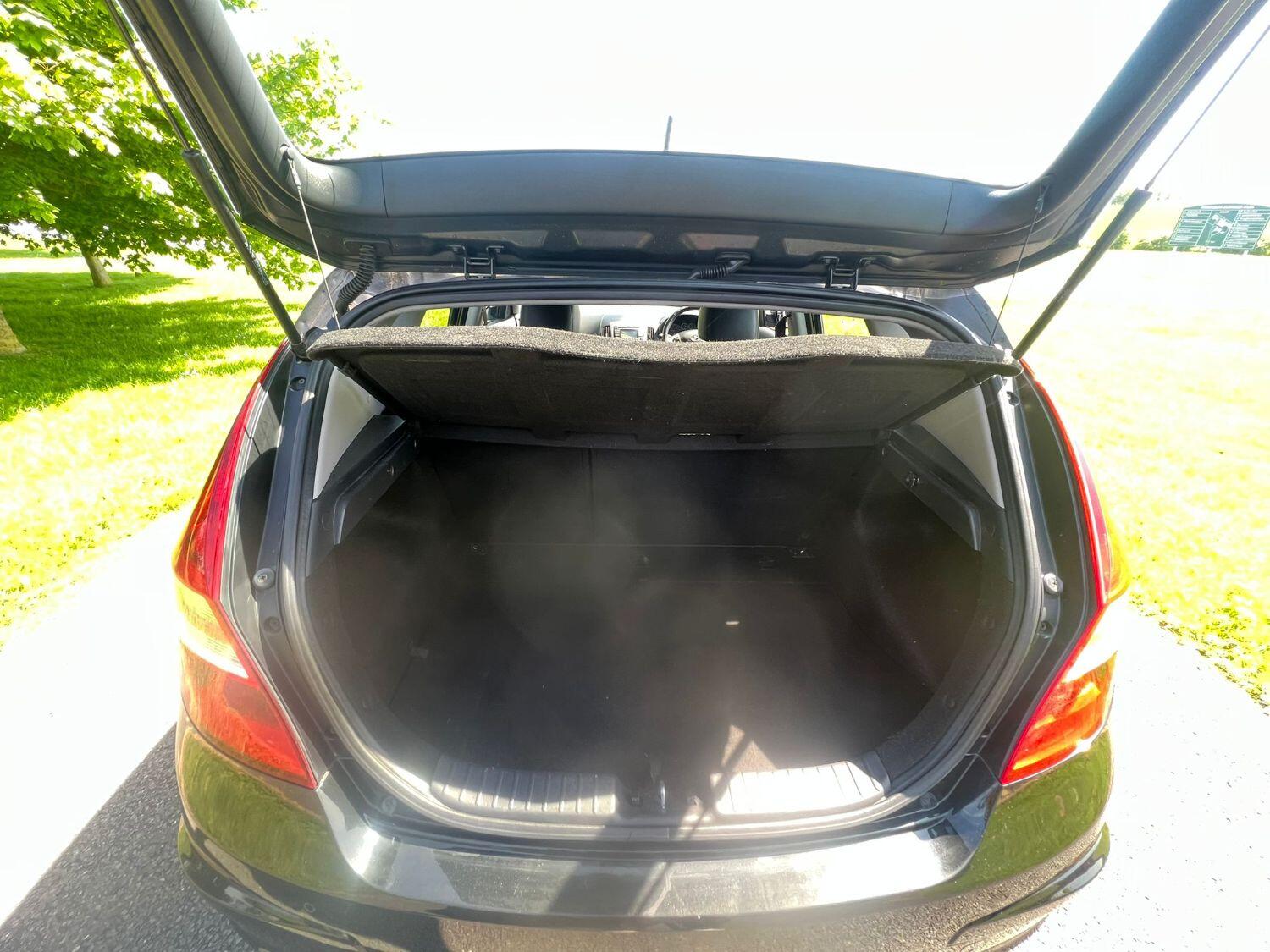 Used HYUNDAI I30 2010 Black in Royston, Cambridgeshire Royston Car Sales